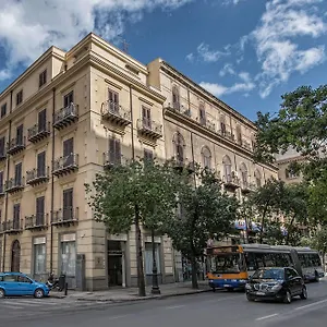 Artemisia Palace מלון
